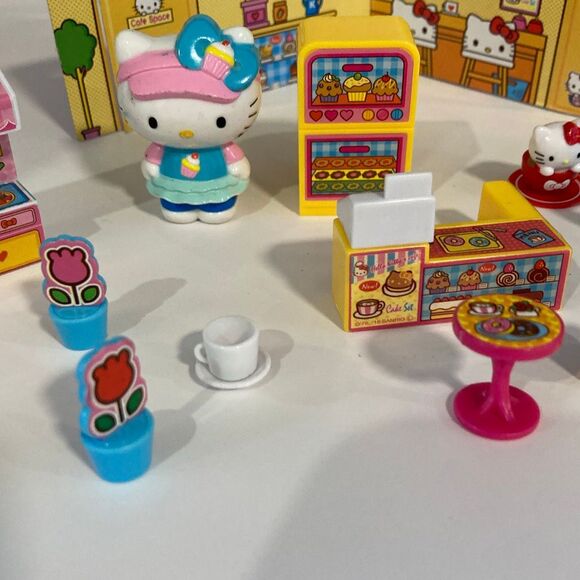 Hello Kitty cafe Miniatures Set - Picture 2 of 4
